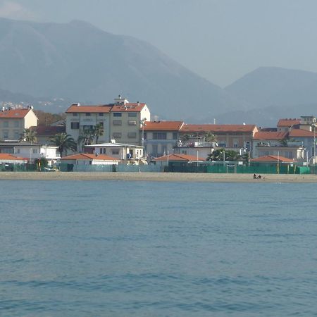 Hotel Pardini เวียเรจโจ ภายนอก รูปภาพ