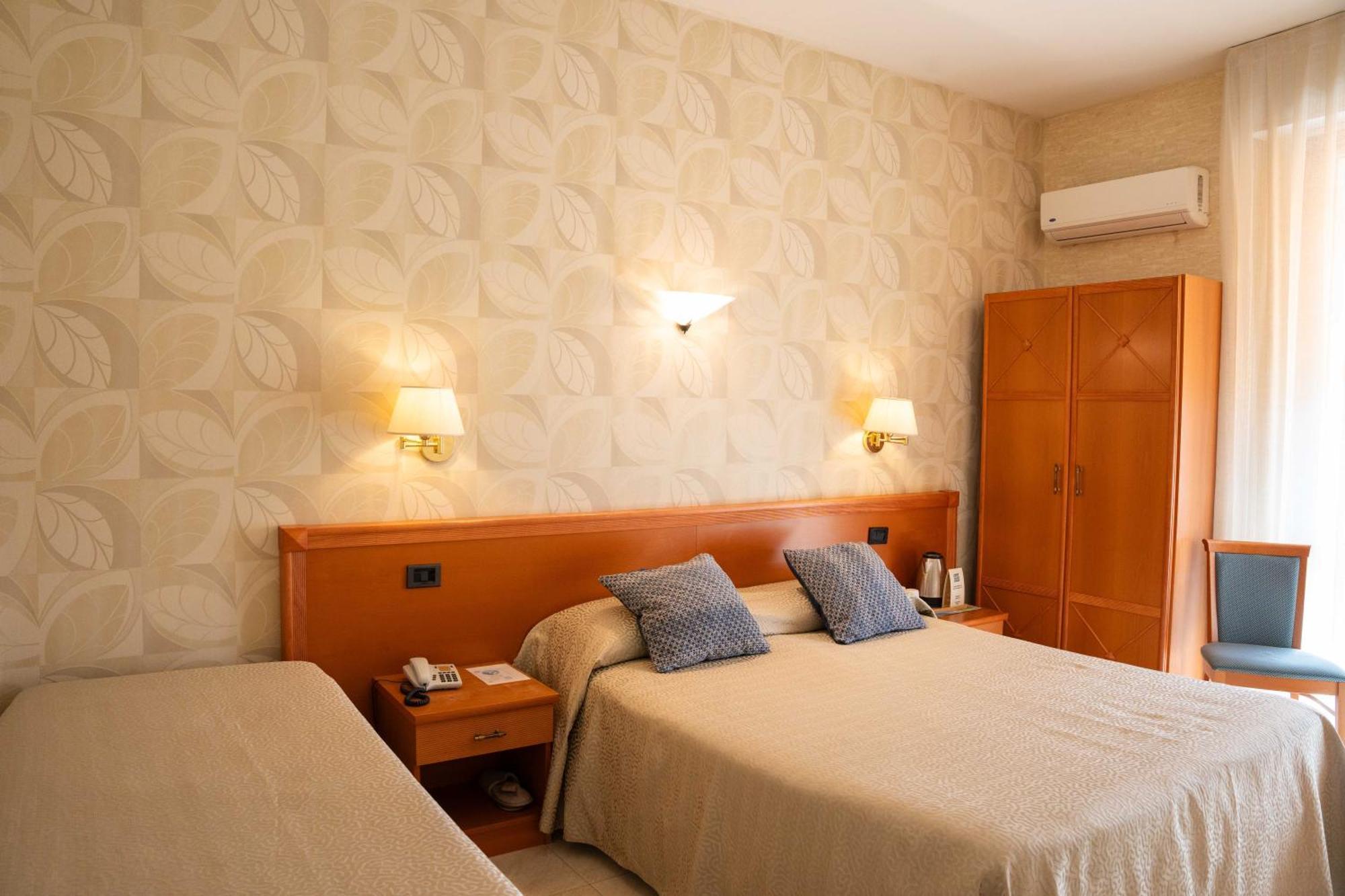 Hotel Pardini เวียเรจโจ ภายนอก รูปภาพ