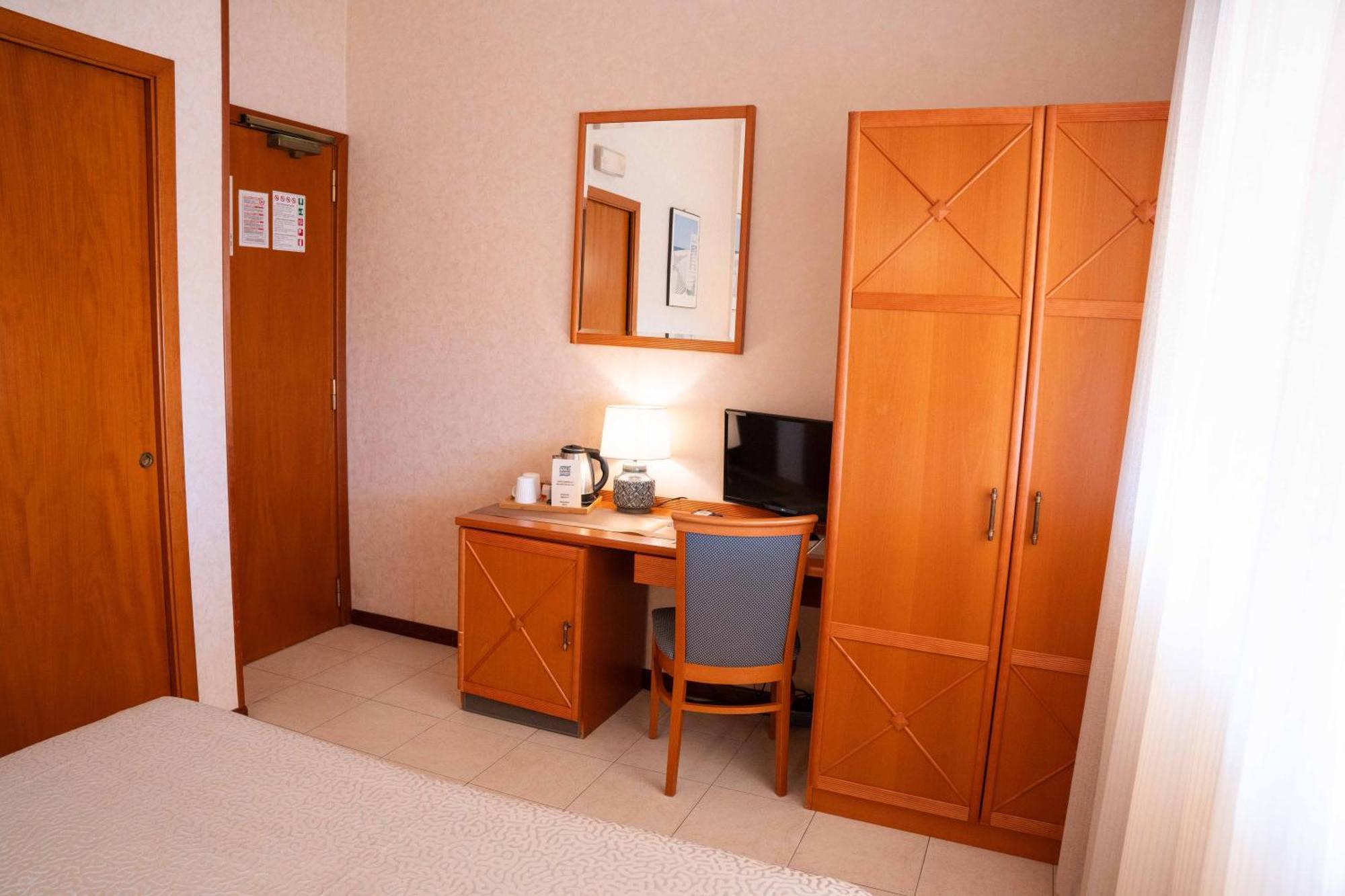 Hotel Pardini เวียเรจโจ ภายนอก รูปภาพ
